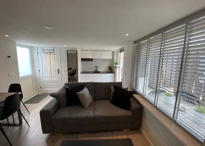 בית נופש Cozy Tiny House Egmond Aan Zee- 500m From Beach-north Sea אגמונד אן זי